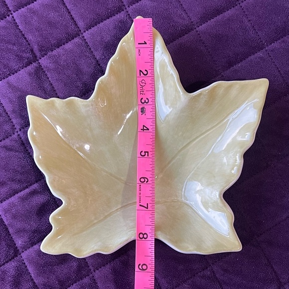 Pfaltzgraff Leaf-Shaped Dish - Picture 3 of 4